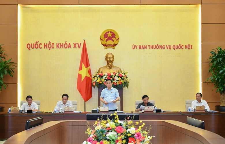 Chủ tịch Quốc hội Vương Đình Huệ phát biểu tại Phiên họp bất thường tháng 8.2022 của Ủy ban Thường vụ Quốc hội. Ảnh: Phạm Thắng. 