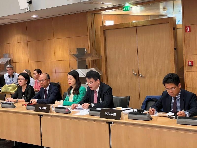 Đoàn Việt Nam tham dự phiên họp được tổ chức tại Trụ sở của OECD ở Paris (Pháp).
