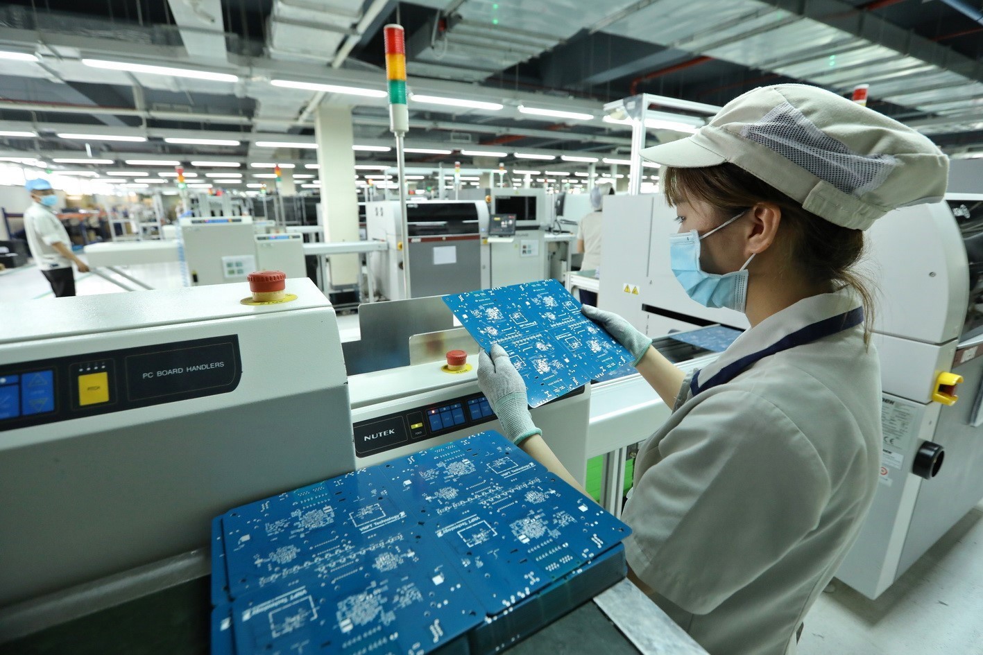 Dây chuyền sản xuất sản phẩm thiết bị đầu cuối của VNPT Technology - đơn vị chủ lực của Tập đoàn Bưu chính Viễn thông Việt Nam trong lĩnh vực sản xuất viễn thông, công nghệ thông tin, truyền thông và công nghiệp nội dung số. Ảnh: Tư liệu