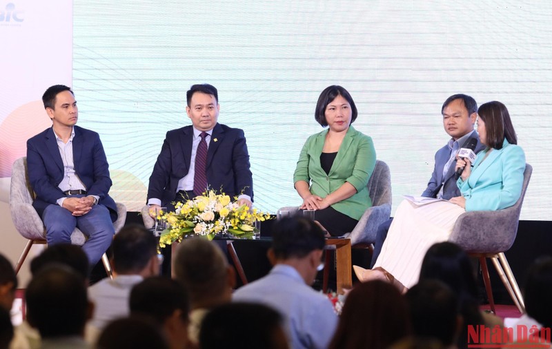Các đại biểu tham gia thảo luận tại diễn đàn “Cách tân công nghiệp 2022”.