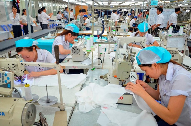 Một số doanh nghiệp dệt may đã cung ứng nguyên phụ liệu cho chuỗi sản xuất.