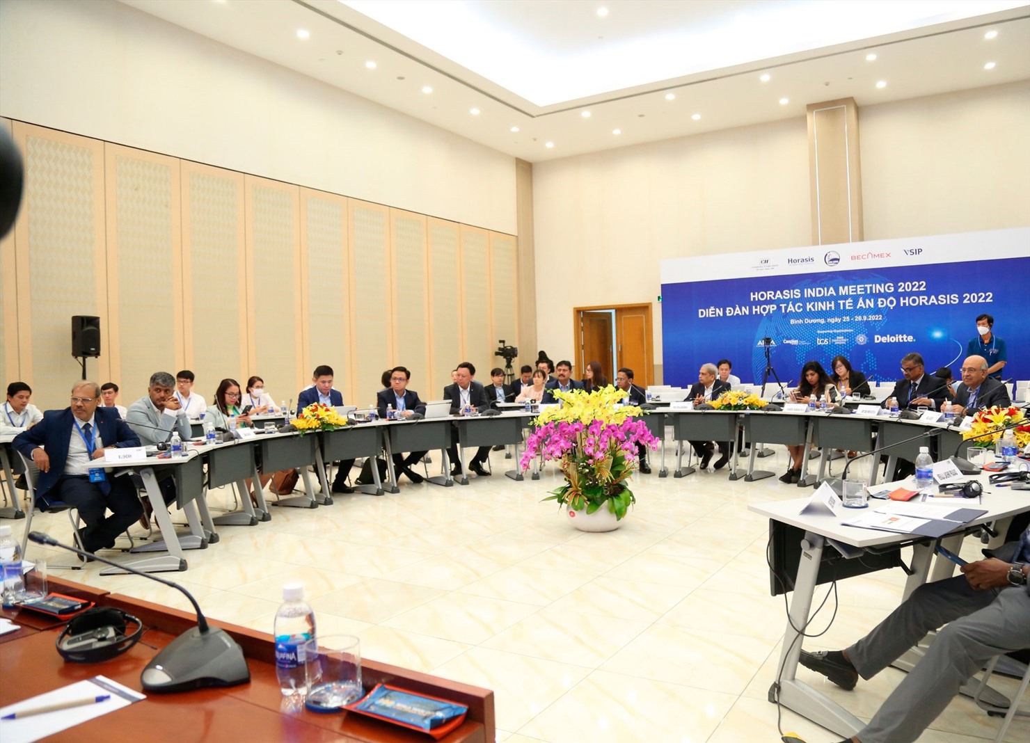 C&aacute;c phi&ecirc;n họp.