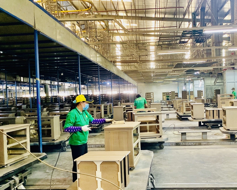 Nhiều doanh nghiệp trên địa bàn vẫn nỗ lực duy trì sản xuất, góp phần cùng tỉnh hoàn thành nhiều chỉ tiêu tăng trưởng. 