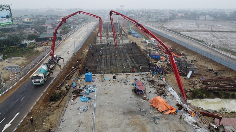 Công trường thi công cao tốc Bắc - Nam.