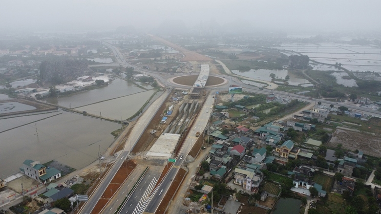  Công trường thi công dự án cao tốc Bắc - Nam giai đoạn 2021 - 2025.