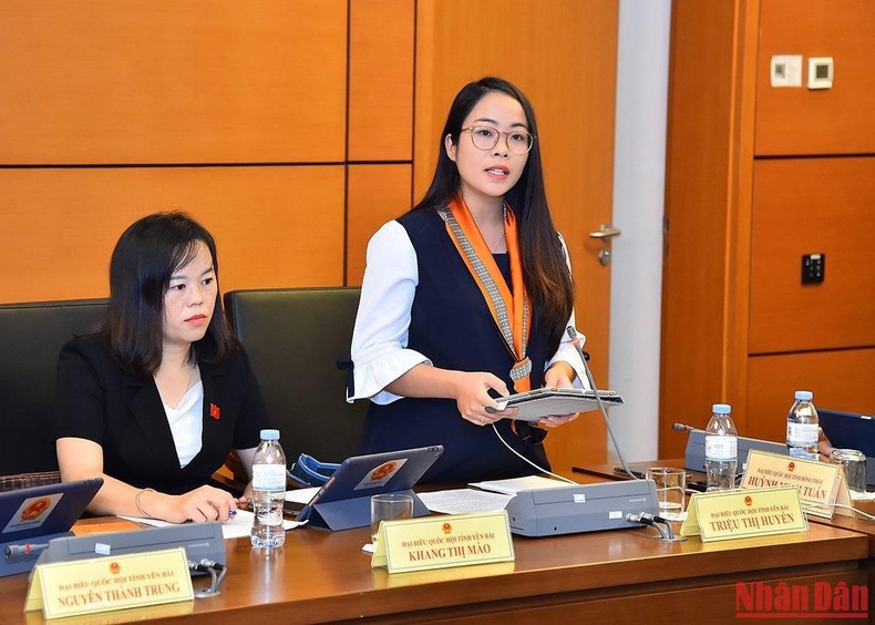 Đại biểu Triệu Thị Huyền (Yên Bái) phát biểu tại phiên thảo luận tại Tổ 7. Ảnh: Thủy Nguyên.