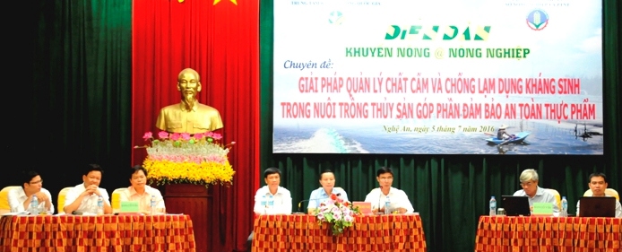 Các đại biểu thảo luận tại Diễn đàn