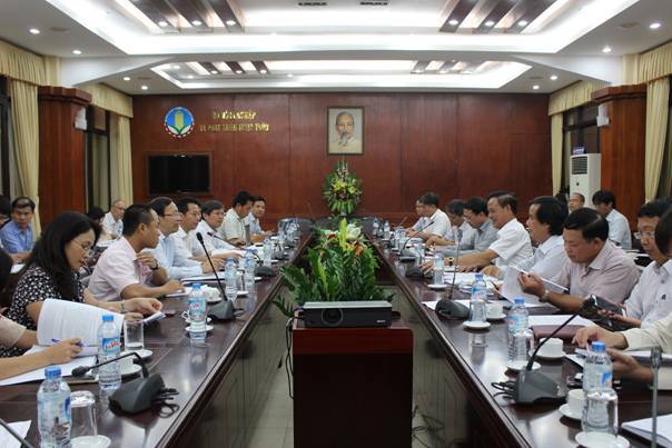 Thứ trưởng Bộ Nông nghiệp và Phát triển nông thôn Hà Công Tuấn và Tổng cục trưởng Tổng cục Hải quan Nguyễn Văn Cẩn họp bàn về triển khai Cơ chế một cửa quốc gia và kiểm tra chuyên ngành