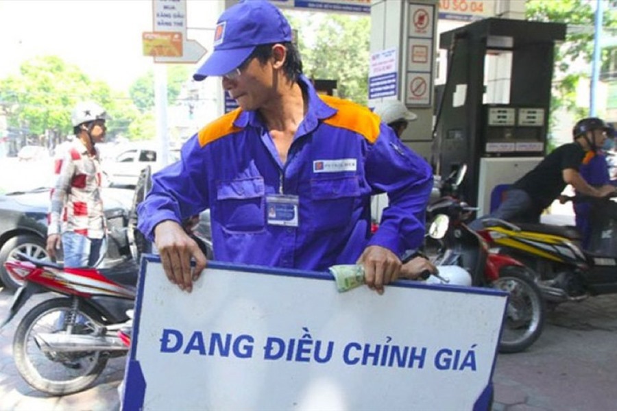 Sử dụng Quỹ bình ổn xăng dầu để bù đắp mức tăng giá do áp dụng biểu thuế bảo vệ môi trường mới. Nguồn: Internet