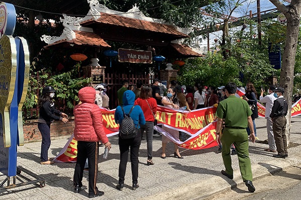 Hàng trăm người dân mua đất 3 dự án liên quan đến vụ tranh chấp bất động sản lớn nhất Quảng Nam - Đà Nẵng tiếp tục bao vây chủ đầu tư để... đòi đất
