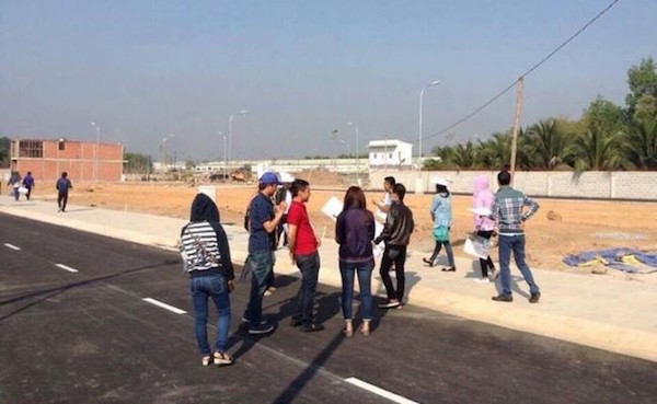Không ít "cò đất" hoạt động công khai, làm nhiễu loạn thị trường bất động sản. Ảnh minh họa