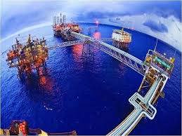 Nguồn cung dầu thô từ Nga nói riêng và liên minh OPEC+ có thể đạt đỉnh ngắn hạn trong vòng 2 tháng tới khi công suất dự phòng giảm xuống mức thấp nhất trong nhiều năm trở lại đây (Ảnh: EURACTIV.com)