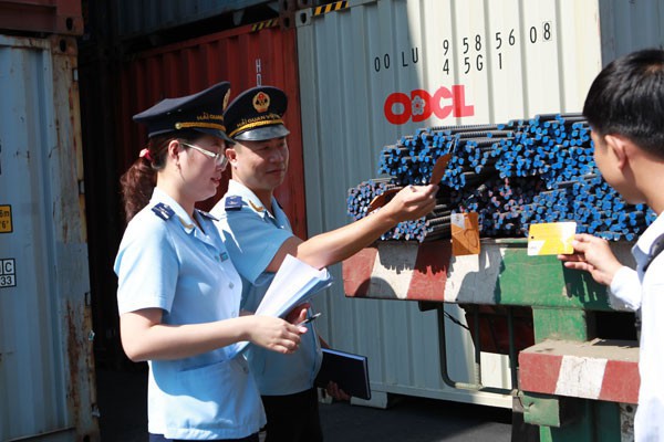 Tổng cục Hải quan sẵn sàng tiếp nhận thông tin kiến nghị từ các doanh nghiệp, nếu lô hàng nào đã có đủ khả năng thông quan mà vẫn bị gây khó dễ, phiền hà thì Tổng cục sẽ xem xét, xử lý. Nguồn: Internet