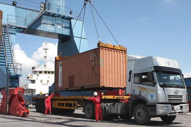 Chi cục hải quan ở các tỉnh tạo điều kiện thuận lợi tối đa trong việc thực hiện các thủ tục nhập khẩu đối với các nguyên liệu sản xuất vật phẩm cho việc phòng chống, điều trị bệnh viêm đường hô hấp. Nguồn: Internet.