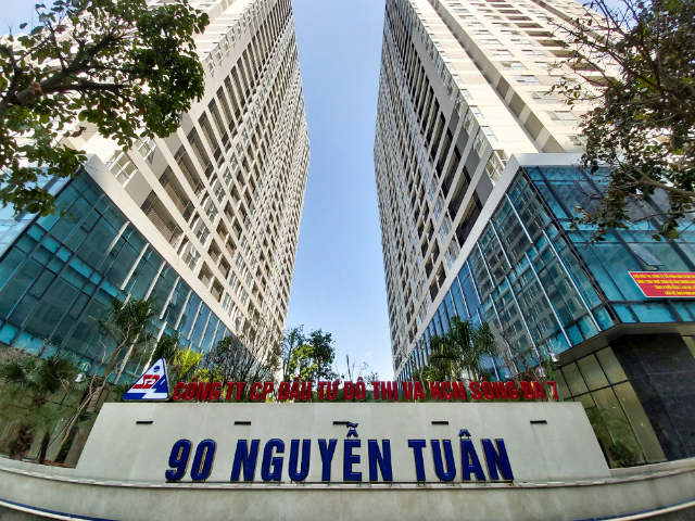 Nhiều dự án cao ốc mọc lên từ những khu "đất vàng" của các nhà máy, xí nghiệp di dời (Ảnh: Internet)
