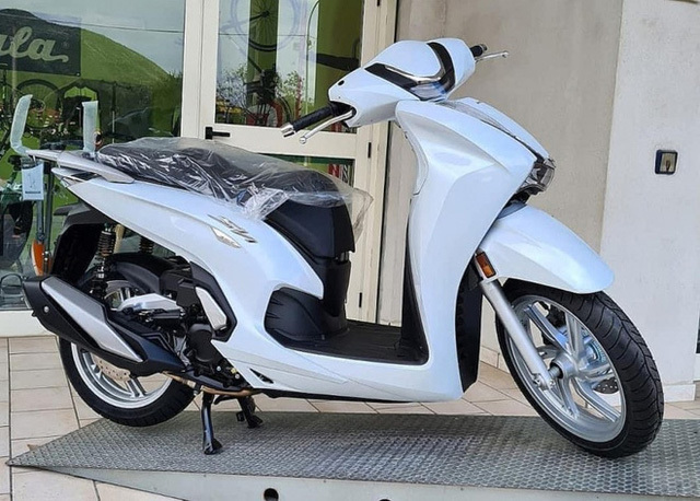 Honda SH mới có thể đổ bộ Việt Nam vào tháng 3 qua kênh nhập khẩu tư nhân.