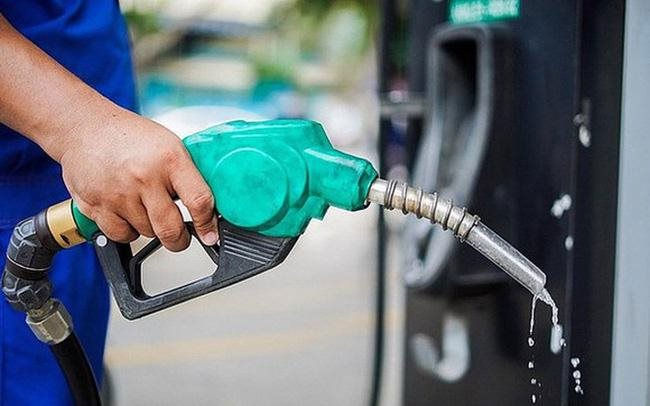 Bộ Công Thương kiến nghị giảm 50% so với mức thuế bảo vệ môi trường hiện tại đang áp dụng đối với các mặt hàng xăng dầu, theo đó, mức thuế bảo vệ môi trường đối với xăng là 2.000 đồng/lít