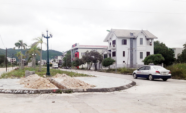 Do có nhiều người quan tâm nên nhiều nhà môi giới không chuyên làm chiêu trò tạo ra sự tranh mua, khiến thị trường hoạt động không đúng bản chất. Nguồn: Internet