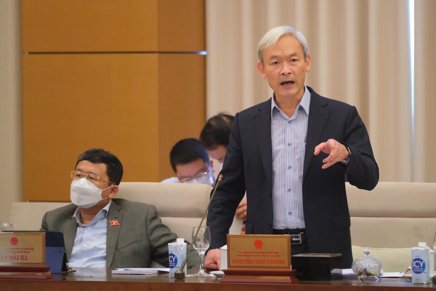 Chủ nhiệm Ủy ban Tài chính - Ngân sách Nguyễn Phú Cường trình bày Báo cáo thẩm tra.