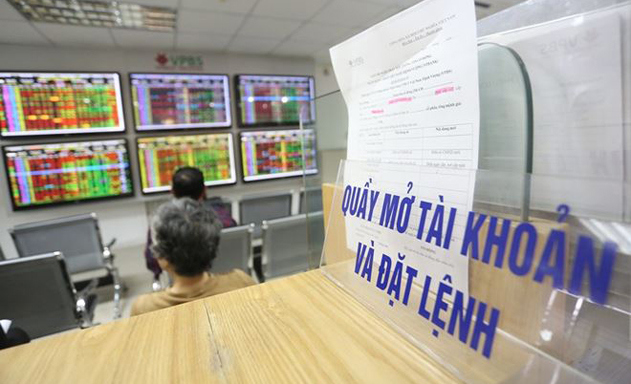 Khách hàng của nhiều công ty chứng khoán được miễn phí giao dịch. Nguồn: Internet
