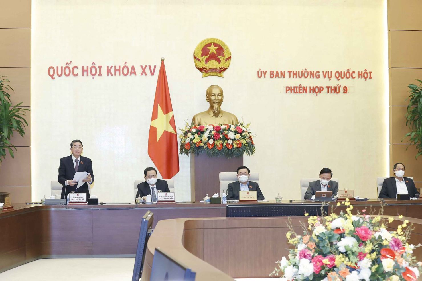 Ủy ban Thường vụ Quốc hội thông qua Nghị quyết giảm thuế môi trường đối với xăng, dầu, mỡ nhờn.