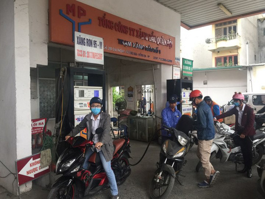 Đến chiều 27/3, khi tổ công tác của Bộ Công Thương kiểm tra, cửa hàng này khẳng định đảm bảo đủ xăng dầu để bán ra thị trường. Nguồn: nld.vn