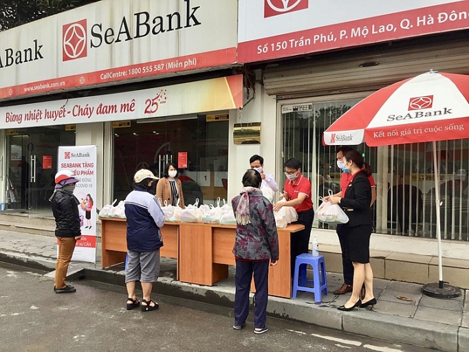 SeABank sẽ tiếp tục triển khai hỗ trợ cho những người khó khăn ở 25 tỉnh thành phố có điểm giao dịch SeABank trên cả nước.