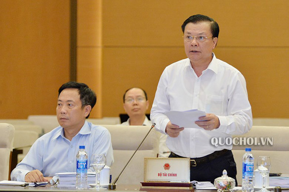 Bộ trưởng Bộ Tài chính Đinh Tiến Dũng trình bày tờ trình dự án Luật Chứng khoán (sửa đổi). Nguồn: quochoi.vn