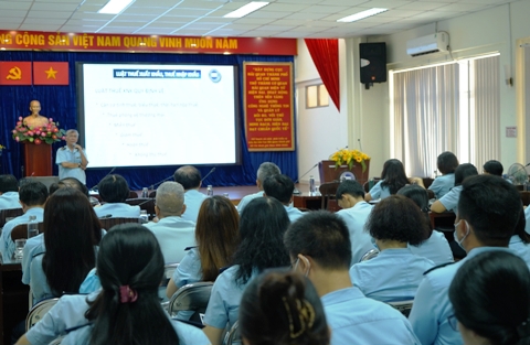 Toàn cảnh buổi tập huấn Nghị định số 18/2021/NĐ-CP cho cán bộ công chức chuyên trách Cục Hải quan TP. Hồ Chí Minh. 