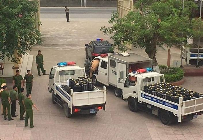 Hơn 50 loa thùng dùng để chứa ma túy đã được công an Nghệ An phát hiện, thu giữ.