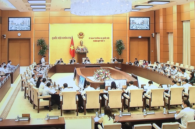 Toàn cảnh phiên họp sáng ngày 11/5 của Ủy ban Thường vụ Quốc hội.