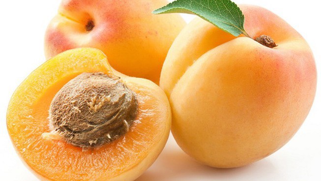 Các nhà khoa học cảnh báo rằng trong hạt mơ có chứa chất laetrile hoặc amgydalin có độc tính cao. Nguồn: Internet.
