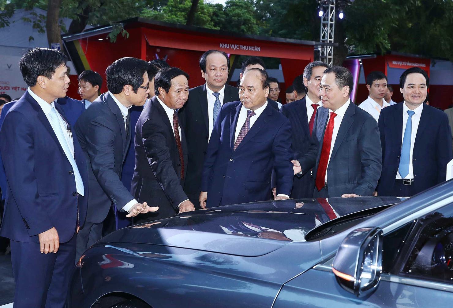 Thủ tướng Chính phủ Nguyễn Xuân Phúc dự và phát động phong trào “Hàng Việt Nam chinh phục người Việt Nam". Nguồn: TTXVN