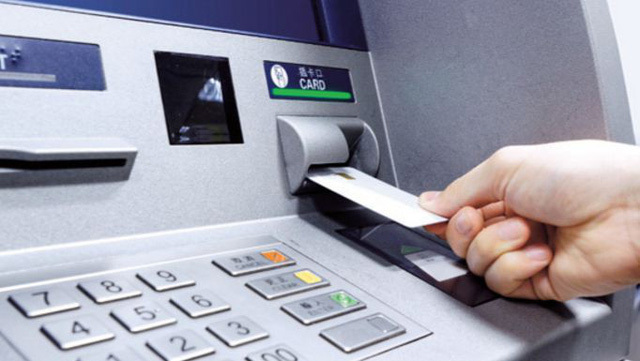 Vietcombank, Vietinbank, BIDV, Agribank, TPBank, ABBank và Sacombank đang được hỗ trợ triển khai hệ thống phát hành thẻ, hệ thống chấp nhận thẻ, các ứng dụng để kết nối với Napas chuyển thẻ từ sang thẻ chip. Nguồn: Internet
