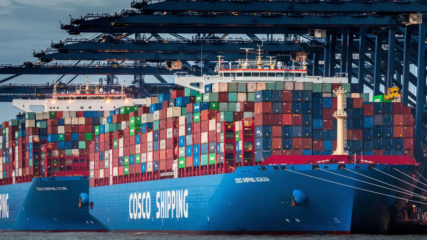 Anh được cho là đang phụ thuộc quá nhiều vào hàng hoá quan trọng từ Trung Quốc. Nguồn: The Times