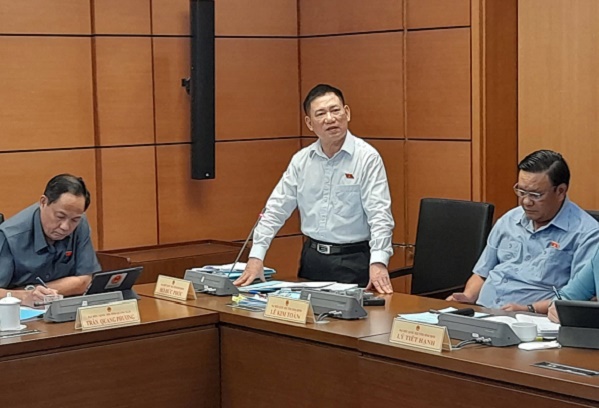 Bộ trưởng Bộ Tài chính Hồ Đức Phớc - Đoàn đại biểu tỉnh Bình Định phát biểu thảo luận tại Tổ.