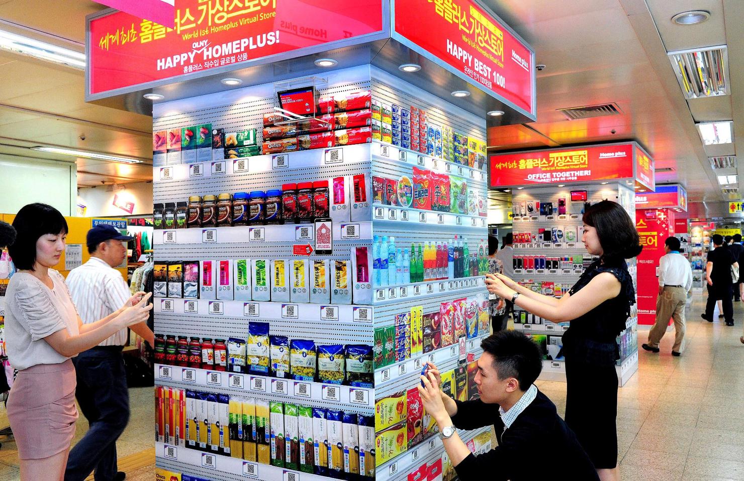 Tesco là nhà bán lẻ đầu tiên triển khai mô hình cửa hàng ảo. Nguồn: Archello.