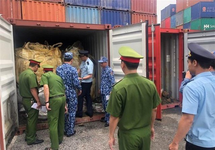 Cục Hải quan Hải Phòng phối hợp với Phòng Cảnh sát kinh tế, Công an TP. Hải Phòng phát hiện bắt giữ lô hàng 600 tấn quặng đồng trị giá 10 tỷ đồng.