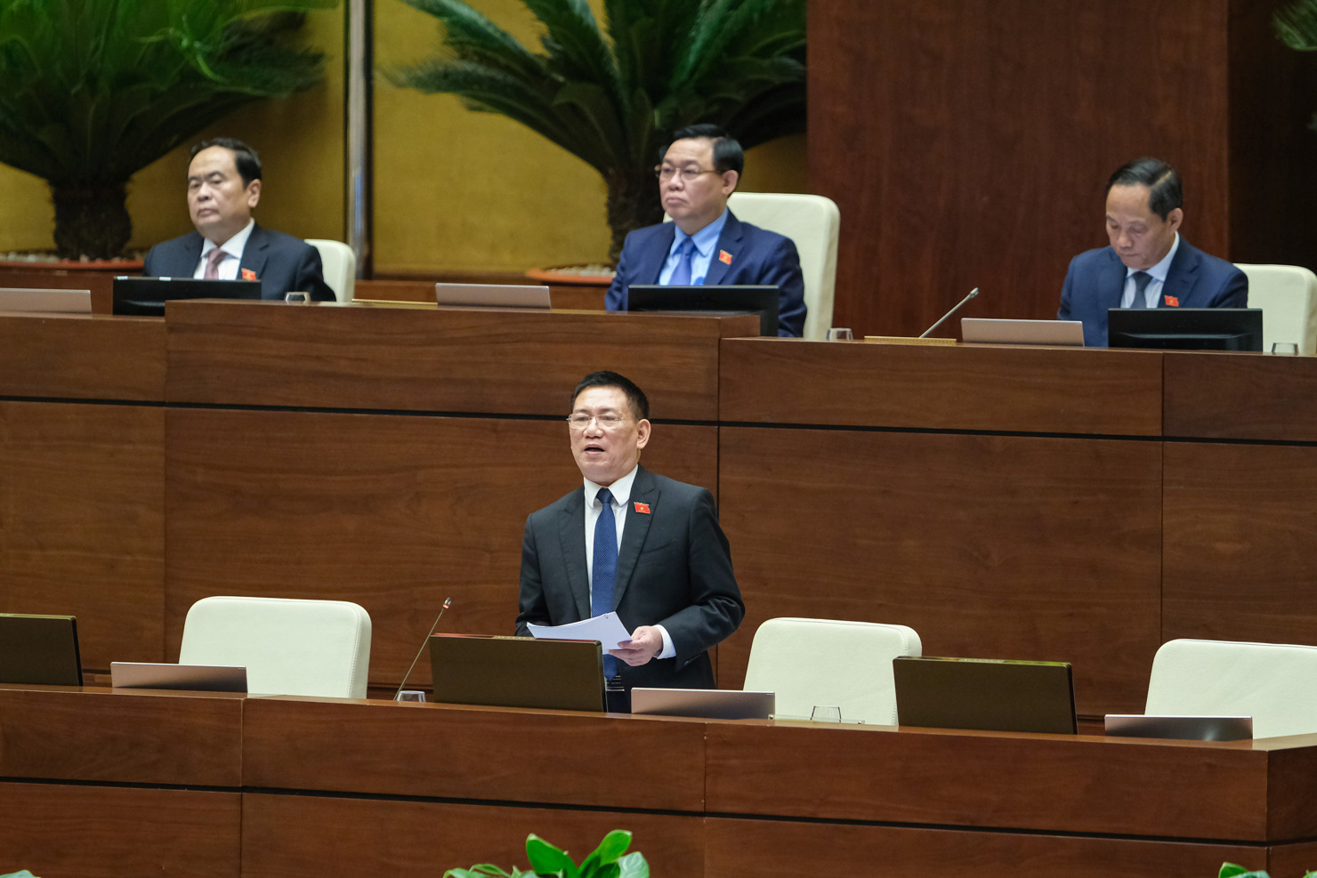 Bộ trưởng Bộ Tài chính Hồ Đức Phước phát biểu tiếp thu, giải trình tại phiên thảo luận về một số nội dung còn ý kiến khác nhau của dự án Luật Kinh doanh bảo hiểm (sửa đổi).