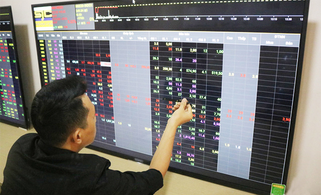 Nhà đầu tư vẫn đang trong tâm lý lo âu khi Vn- Index chưa thể vượt qua được mốc 1.000 điểm. Nguồn: Internet