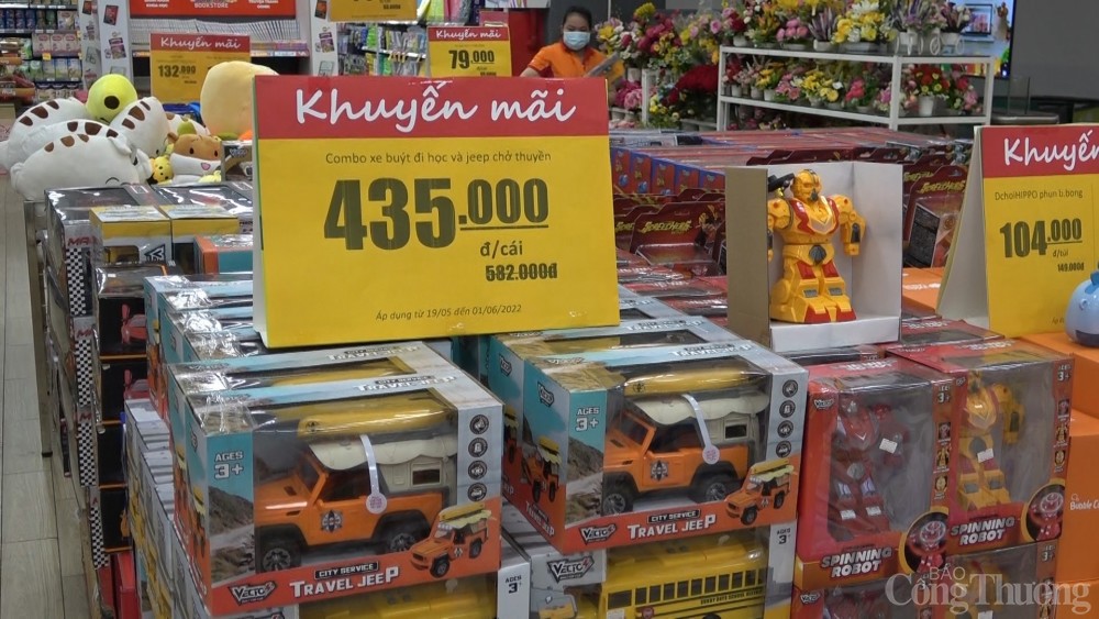 Nhiều mặt hàng đồ chơi khuyến mãi sâu trong dịp 1/6