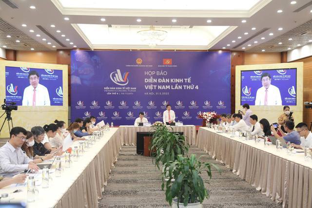 Họp báo Diễn đàn Kinh tế Việt Nam lần thứ 4. Nguồn: chinhphu.vn