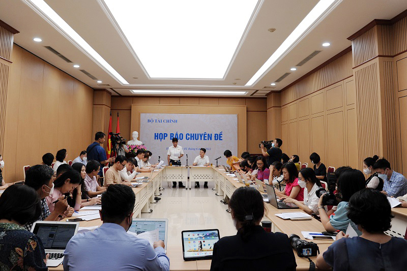 Toàn cảnh cuộc họp báo chuyên đề công bố kết quả triển khai HĐĐT trên phạm vi toàn quốc.