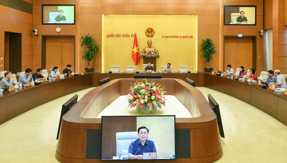 Phiên họp bất thường của Ủy ban Thường vụ Quốc hội sáng ngày 4/6.
