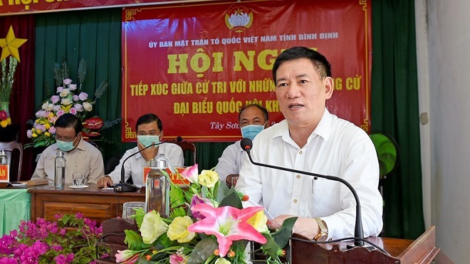 Bộ trưởng Hồ Đức Phớc giải đáp nhiều kiến nghị của cử tri tại xã Bình Hòa, huyện Tây Sơn, tỉnh Bình Định ngày 12/5/2021.
