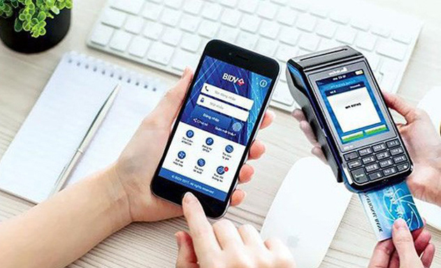 Thanh toán không dùng tiền mặt nhiều tiện lợi nhưng chưa phát triển tương xứng. Nguồn: Internet.
