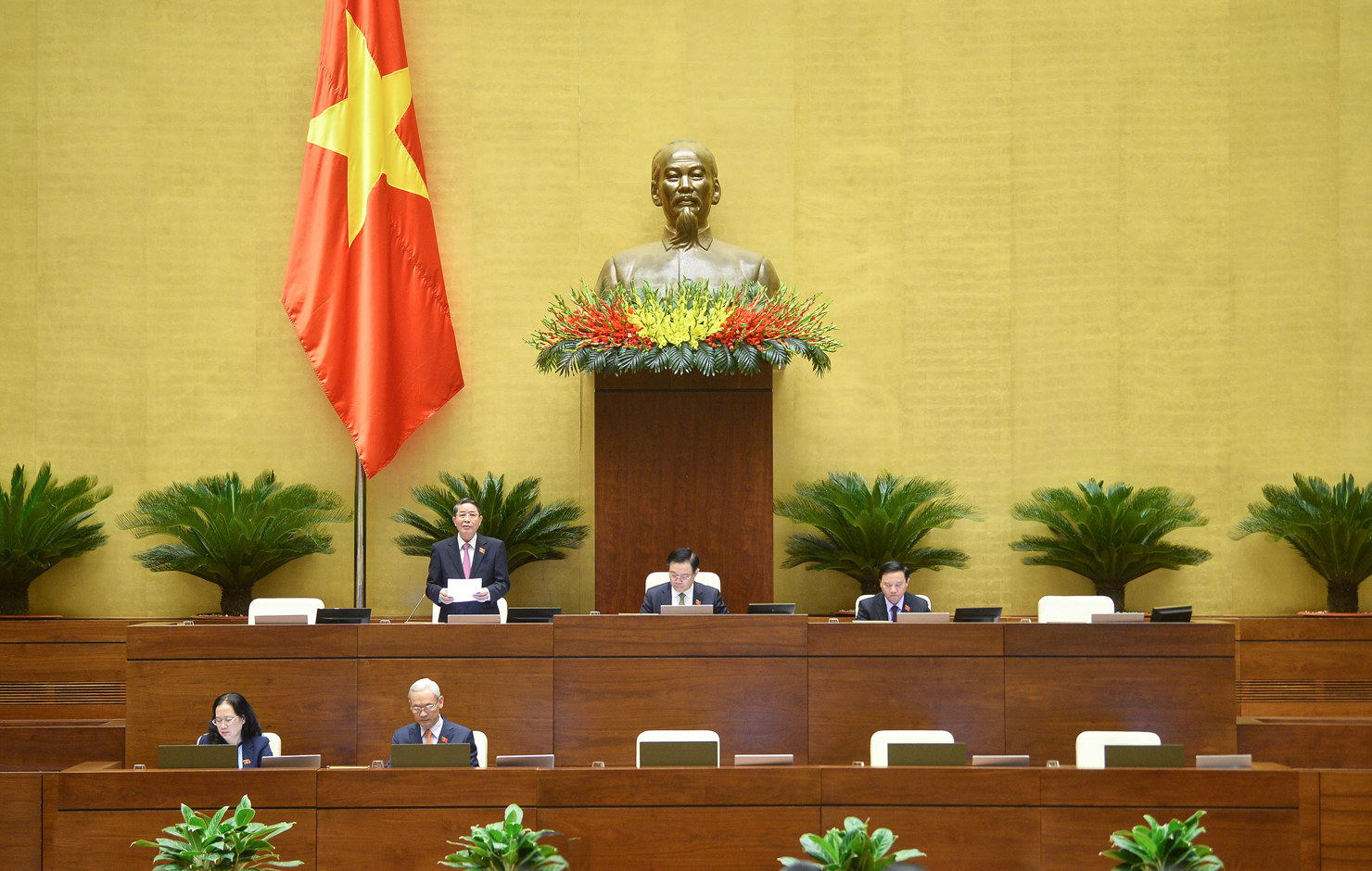 Phó Chủ tịch Quốc hội Nguyễn Đức Hải điều hành phiên họp.