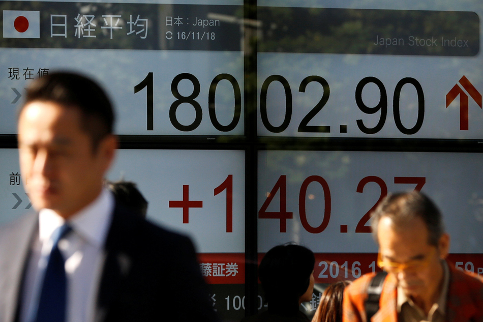 Giới đầu tư tiếp tục đặt cược vào chứng khoán. Nguồn: Reuters.