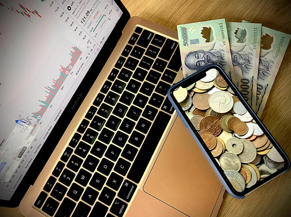 Áp lực bán gia tăng, cổ phiếu ngân hàng phục hồi nâng đỡ thị trường. Nguồn: Internet