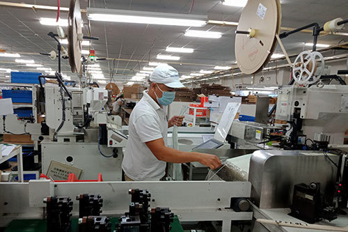 Cơ quan Thuế tiếp tục tăng cường đối thoại với doanh nghiệp nợ thuế, lắng nghe giải trình nguyên nhân, tìm cách tháo gỡ những khó khăn, vướng mắc và động viên các doanh nghiệp nộp số thuế nợ vào ngân sách.